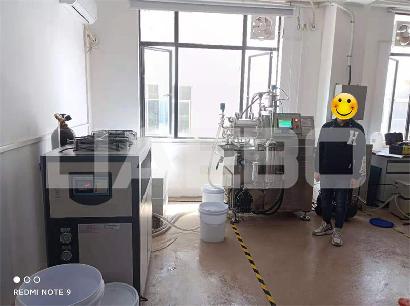 深圳某大学10L陶瓷纳米砂磨机调试成功